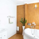 Drewniane meble w łazience