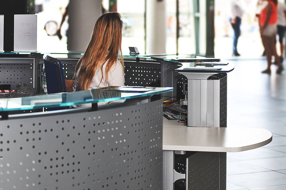 Dlaczego dobra lada jest ważna w recepcji?