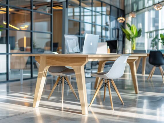 Poradnik: Jakie stoły z funkcją rozkładania najlepiej nadają się do coworkingu?