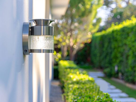 Jak dbać o lampy elewacyjne, aby zachowały swój estetyczny wygląd?