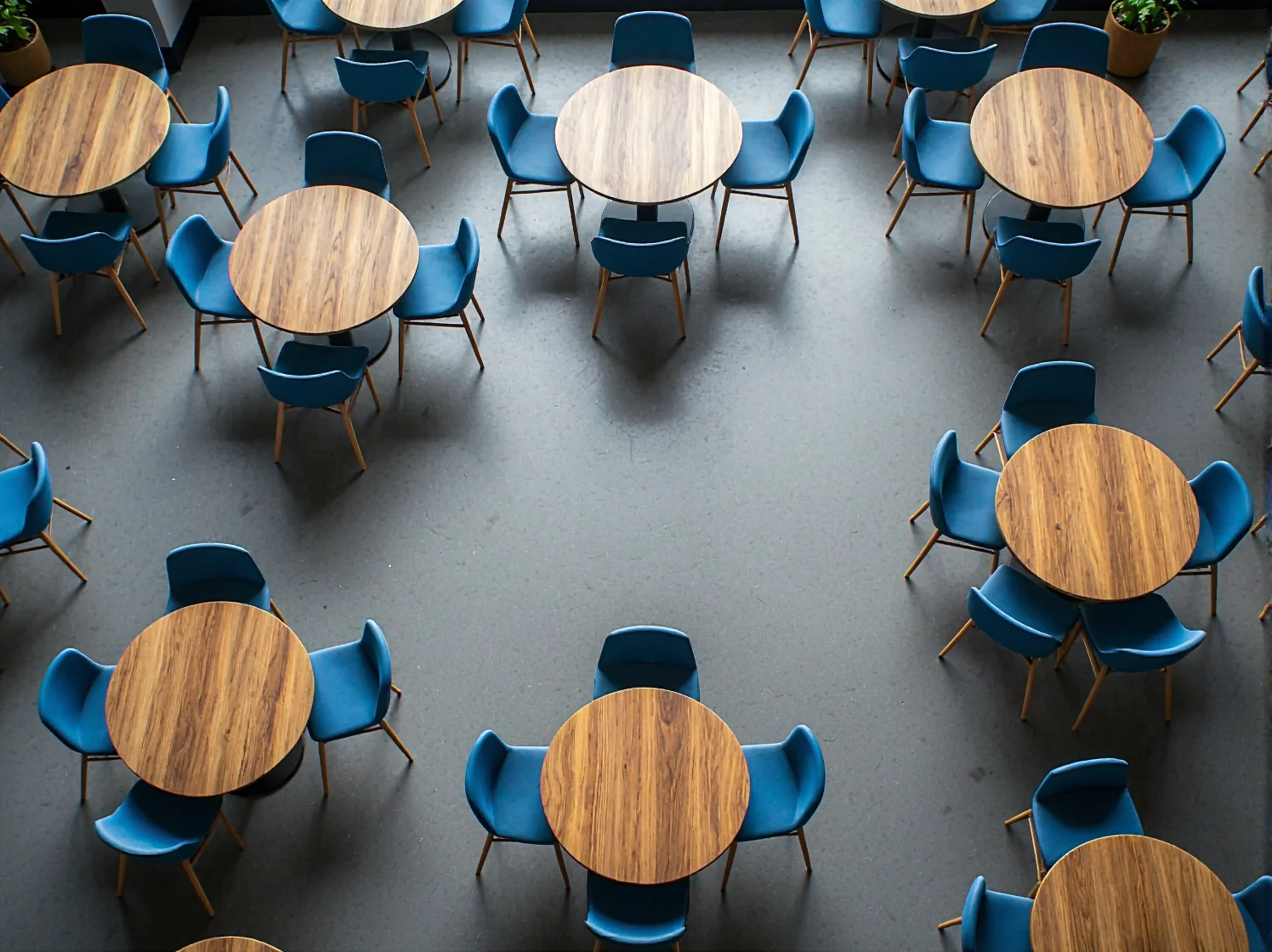 Certyfikowane meble kontraktowe spełniające surowe normy PPOŻ